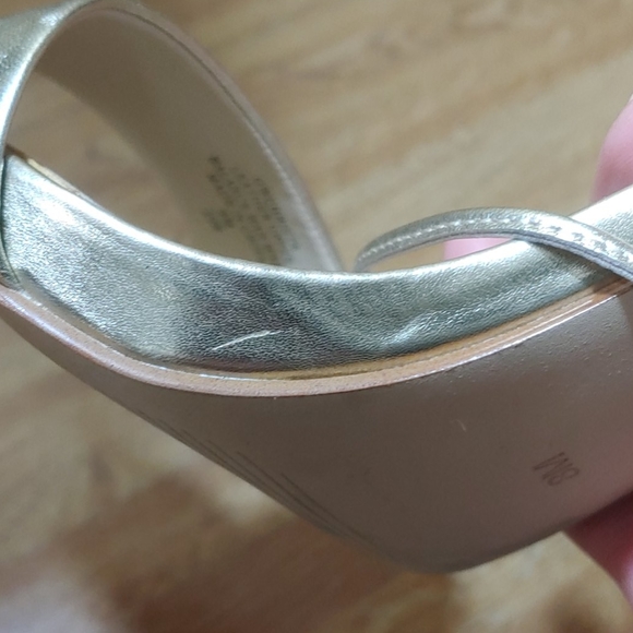 Guess 🆕 Christa Gold Leather Heels 8M - Picture 16 of 16